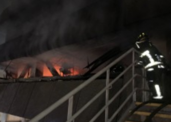 Se registra incendio en edificio de Obras en la CDMX