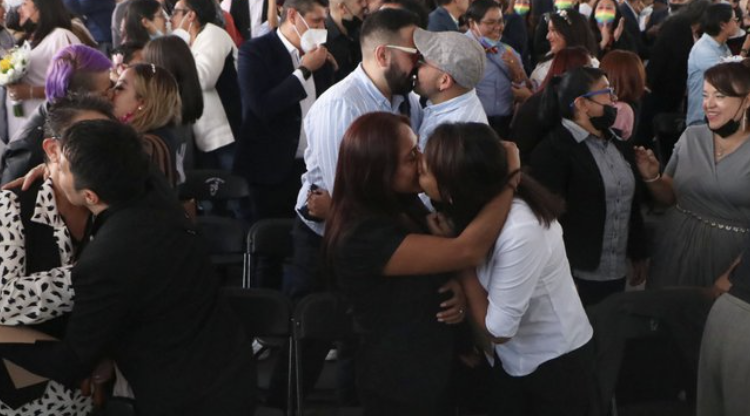 Gobierno de CDMX celebra bodas igualitarias