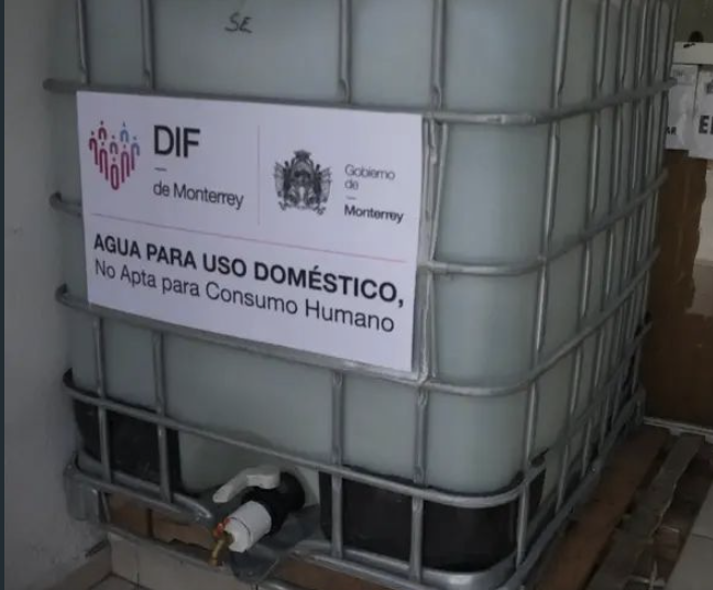 Instala Monterrey tambos con agua de uso doméstico en centros de bienestar