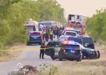 Hallan trailer con migrantes en Texas, 46 murieron por asfixia