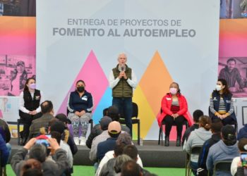 Alcalde de Ecatepec presenta tarjeta “La Valedora”