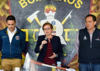 Agradecen bomberos de Naucalpan pago de aguinaldo que no cubrió Patricia Durán