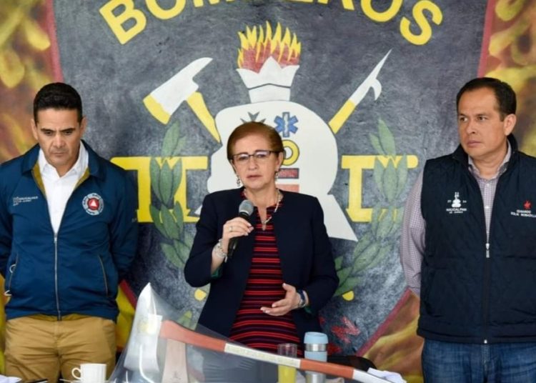 Agradecen bomberos de Naucalpan pago de aguinaldo que no cubrió Patricia Durán