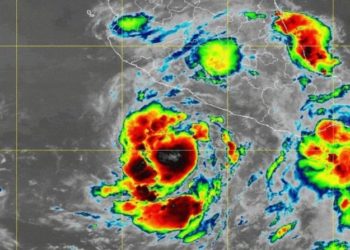 Blas se intensifica a huracán categoría 1 frente a las costas de Michoacán y Guerrero