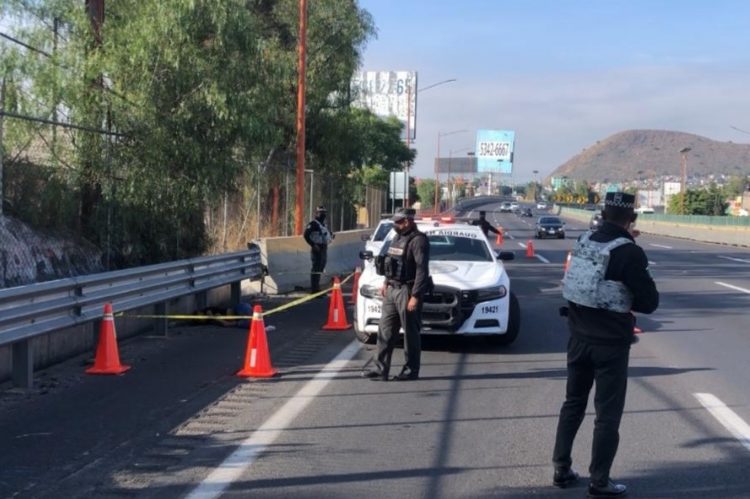 Robo de tráiler desata balacera en la México-Pachuca