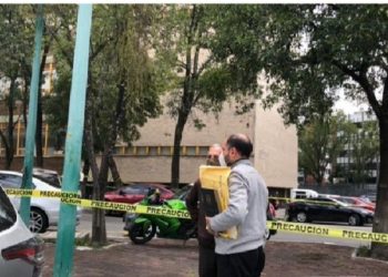 Desalojan Facultad de Medicina de la UNAM, se lanza estudiante de edificio
