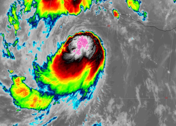 Bonnie se intensifica a categoría 3 y amenaza costas de Jalisco y Michoacán