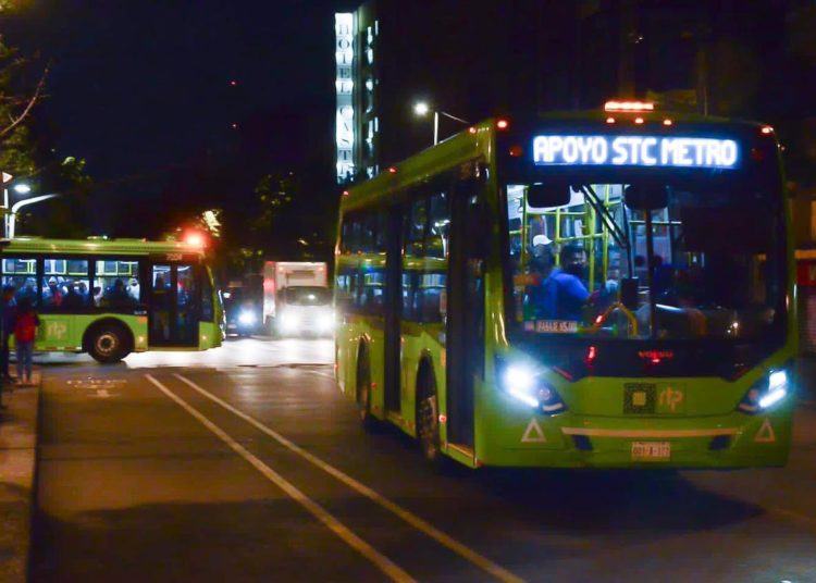 Cierre parcial de Línea 1 del Metro genera caos en Balderas