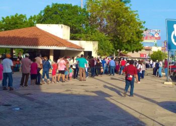 Denuncian militantes acarreo y compra de votos en elecciones de Morena