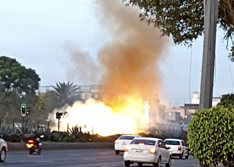 Suspenden servicio en Línea 2 del Metro, de San Antonio a Taxqueña, por explosión debido a corto circuito