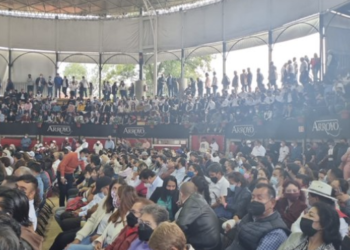 Al grito de presidente! arropan a Monreal en evento multitudinario en Tlalpan