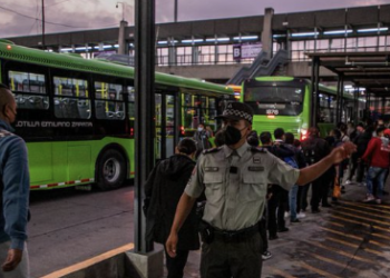 Sin contratiempos, fluye servicio de transporte alterno por cierre parcial de Línea 1 del Metro