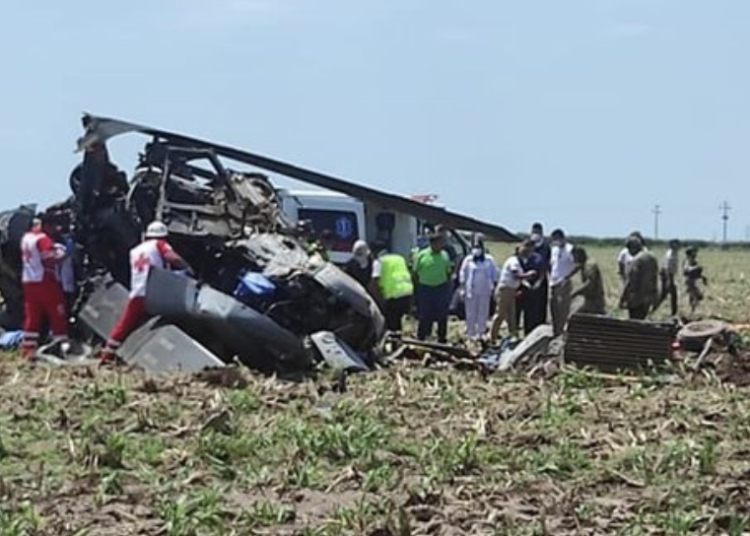 Hay 14 marinos muertos por desplome de helicóptero en Sinaloa