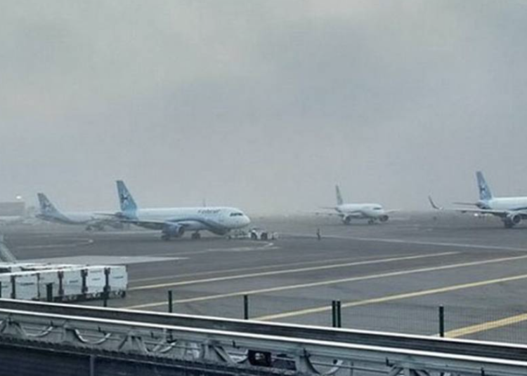 Opera AICM con una sola pista, debido a las lluvias