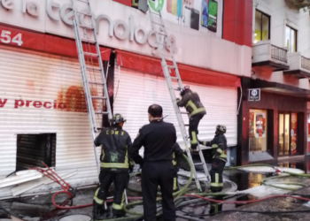 Controlan incendio en Plaza de la Tecnología en la alcaldía Cuauhtémoc