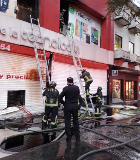 Controlan incendio en Plaza de la Tecnología en la alcaldía Cuauhtémoc