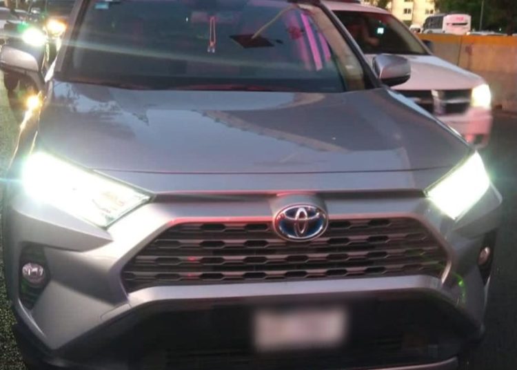 Policías de Tlalnepantla detienen a dos robacoches en rápida acción