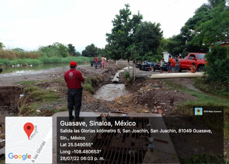 Protección Civil Estatal apoya a familias afectadas por lluvias en Guasave