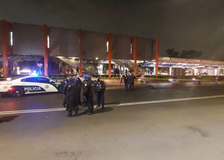 Atropellan a cuatro policías en Calzada de Tlalpan, uno muere