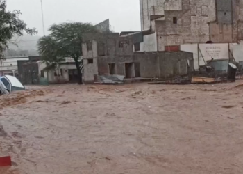 Rescatan cuerpos de emergencia a 11 personas con vida en intensa tormenta en Nogales; se reportan tres fallecimientos