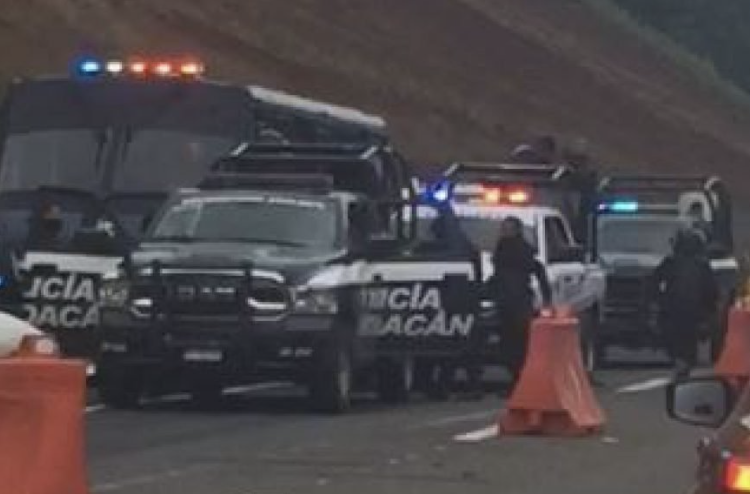 Guardia Civil despliega personal ante bloqueos en Uruapan y Salvador Escalante