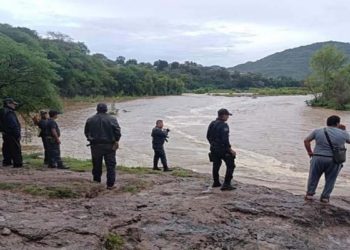 Activa CEPCO brigadas de emergencia en San José Ayuquila para localizar a personas que fueron arrastradas por el río