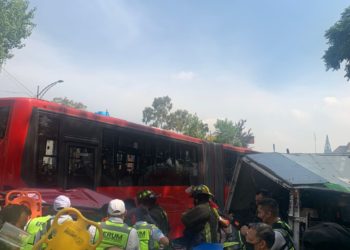 Choque múltiple con el Metrobús en Buenavista deja seis lesionados