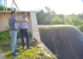 Atestigua alcalde desfogue en presa El Molinito