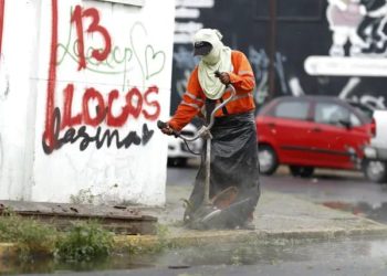 Avanza Municipio con la instalación de alumbrado patrio