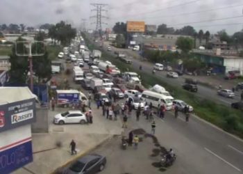 Taxis de aplicación bloquean diversas vialidades en Ecatepec