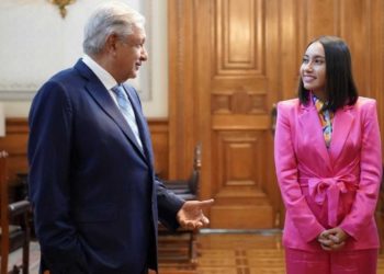 Katya Echazarreta, primera mujer mexicana en viajar al espacio, se reúne con López Obrador