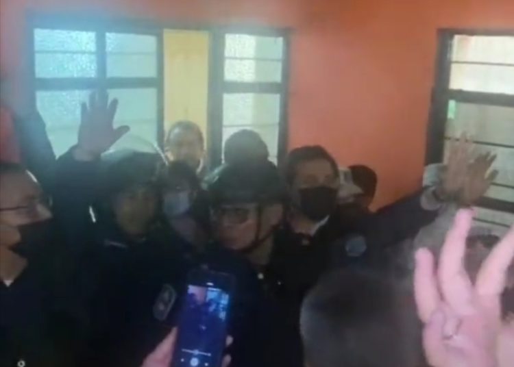 Intentan linchar a cura en Xochimilco por mal manejo de recursos