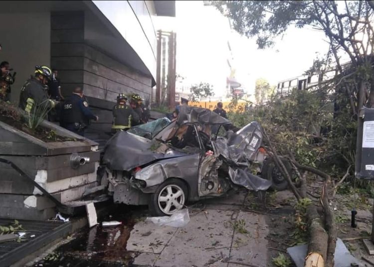 Fuerte accidente vehicular en Santa Fe deja una persona muerta y tres heridos