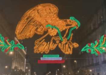 Claudia Sheinbaum realiza encendido del alumbrado decorativo por fiestas patrias