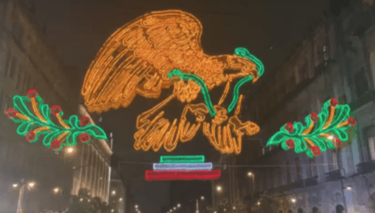 Claudia Sheinbaum realiza encendido del alumbrado decorativo por fiestas patrias