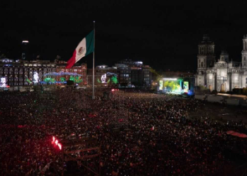 Se reúnen 130 mil personas en la Plaza de la Constitución para celebrar la Independencia de México
