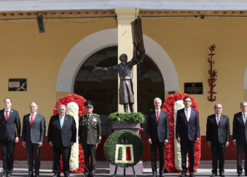 Encabezan Alfredo Del Mazo y titulares de los poderes Legislativo y Judicial del Edoméx guardia solemne y desfile cívico militar por el 212 Aniversario del Inicio de la Independencia