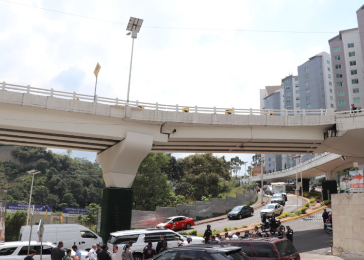 Por sismo, cierran puente vehicular en Huixquilucan