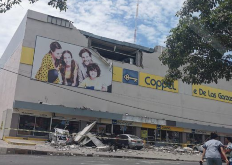 Suman dos muertos en Colima por sismo de magnitud 7.7