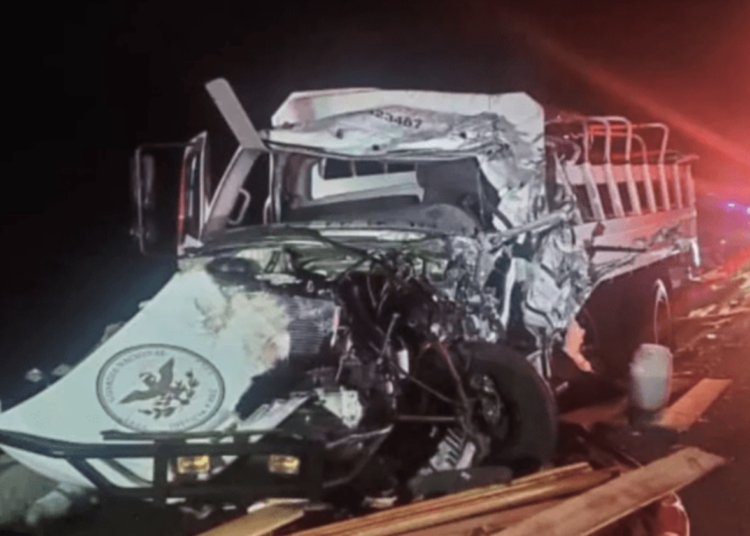 Choque en Oaxaca deja un muerto y 50 heridos de la Guardia Nacional