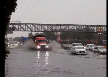Lluvias dejan inundaciones y charcos en la GAM e Iztapalapa