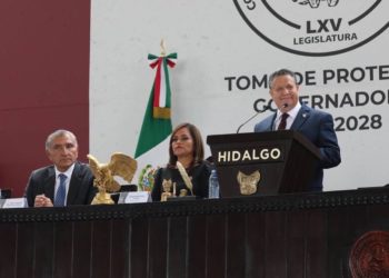 Julio Menchaca toma protesta como gobernador de Hidalgo