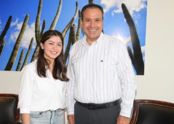 Alcalde de Hermosillo se reúne con seleccionada para estudiar en la NASA