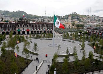 Inaugura Alfredo Del Mazo restauración histórica de la Plaza de los Mártires en Toluca