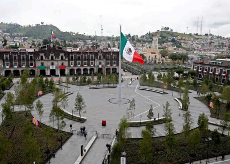 Inaugura Alfredo Del Mazo restauración histórica de la Plaza de los Mártires en Toluca