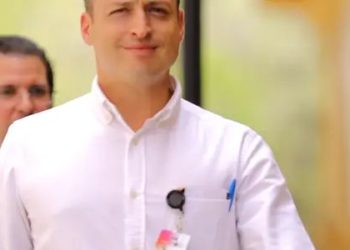 Brinda alcalde protección a familias con viviendas en riesgo de derrumbe