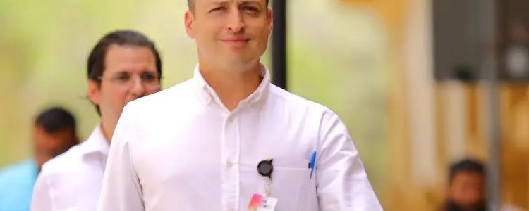 Brinda alcalde protección a familias con viviendas en riesgo de derrumbe