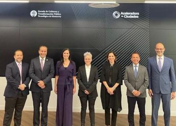 Brinda alcalde protección a familias con viviendas en riesgo de derrumbe