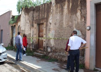Brinda alcalde protección a familias con viviendas en riesgo de derrumbe