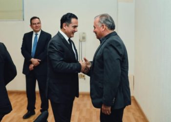 Analiza alcalde de Chihuahua problemática del agua potable